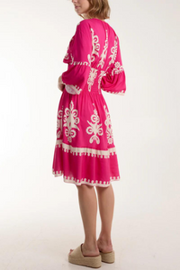 Relaxed Fit 3/4 Sleeves V Neck Printed Knee Lenght Dress in Pink
