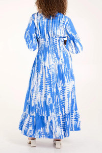 Relaxed Fit 3/4 Sleeves Shirred Waist Printed V Neck Maxi Dress in Blue and White