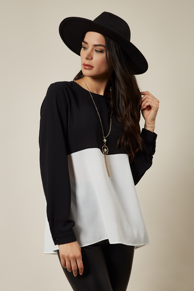 Long Sleeve Relaxed Fit Block Top With Necklace In Black And White