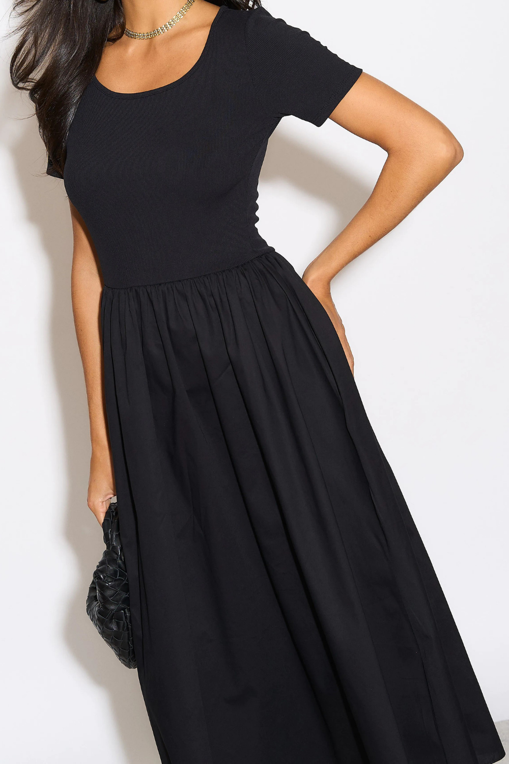Relaxed Fit Short Sleeves Midi Dress in Black