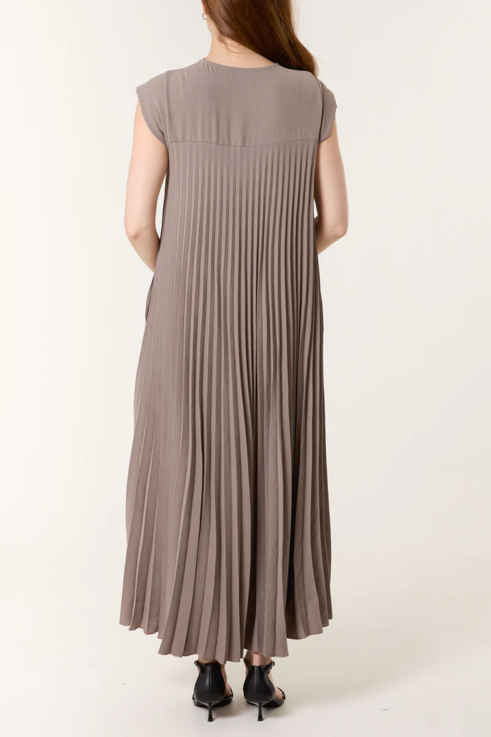 Oversized Cap Sleeve Pleated Maxi Dress in Mocha