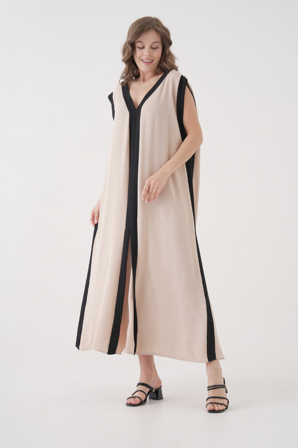 Oversize Sleeveless V-Neck Colorblock Maxi Dress in Beige and Black