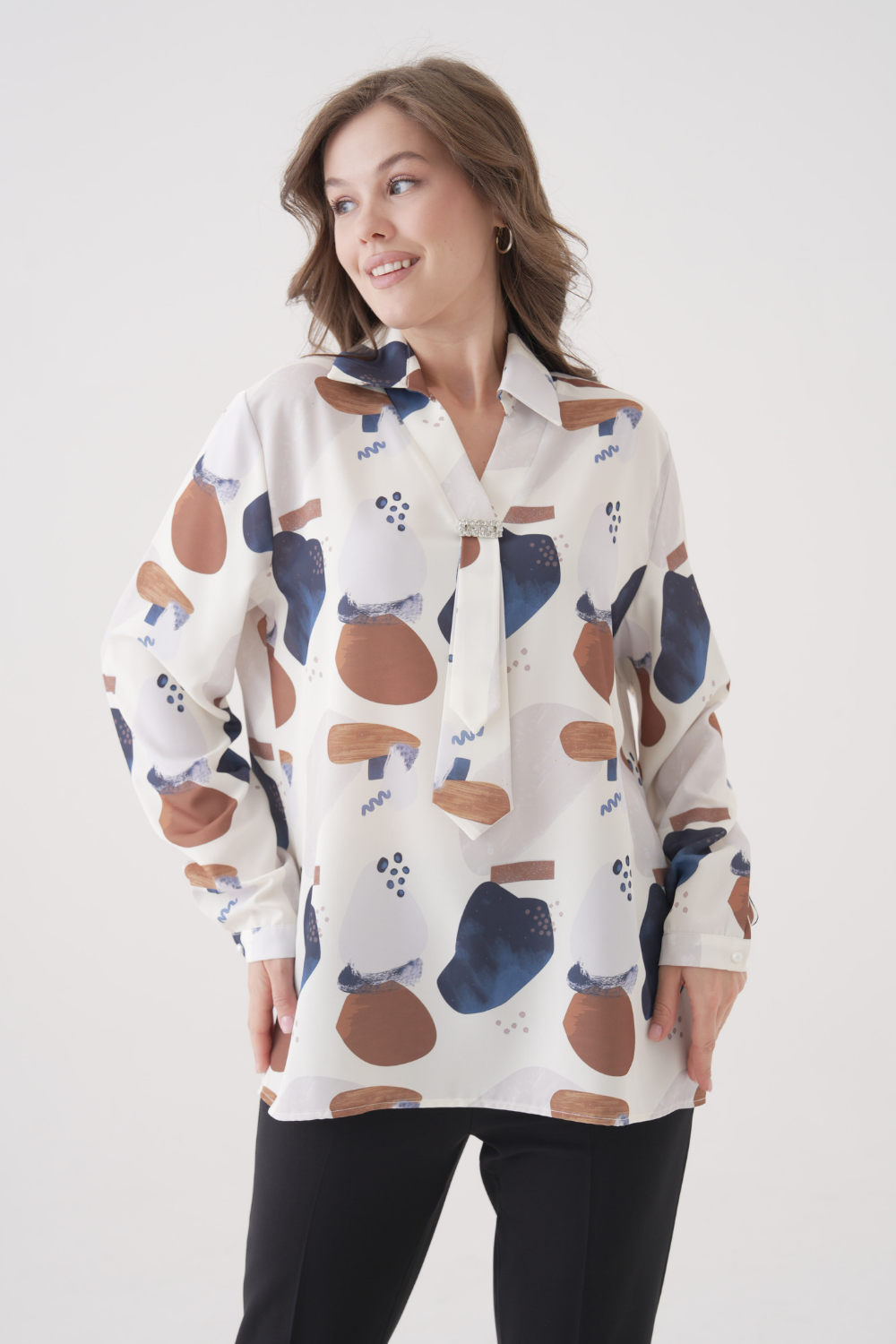 Oversized V-Neck Long Sleeves Brooch and Print Detail Blouse