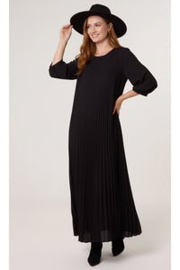 Oversized 3/4 Sleeve Pleated Maxi Dress in Black