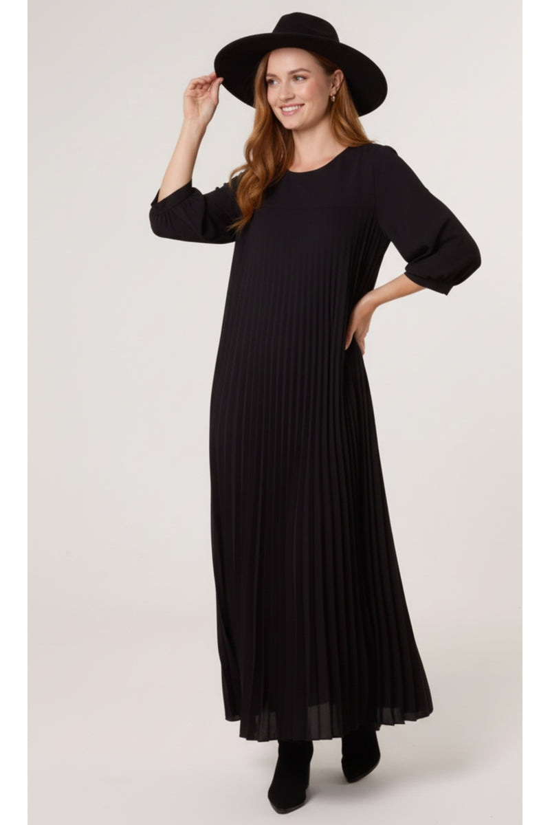 Oversized 3/4 Sleeve Pleated Maxi Dress in Black