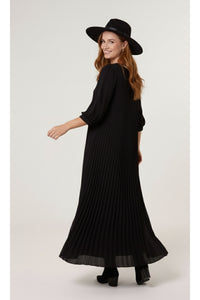 Oversized 3/4 Sleeve Pleated Maxi Dress in Black