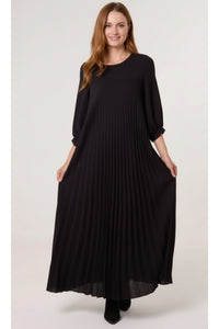 Oversized 3/4 Sleeve Pleated Maxi Dress in Black