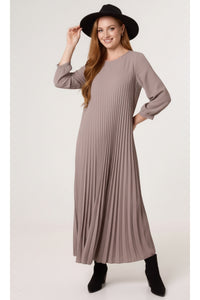 Oversized 3/4 Sleeve Pleated Maxi Dress in Mocha
