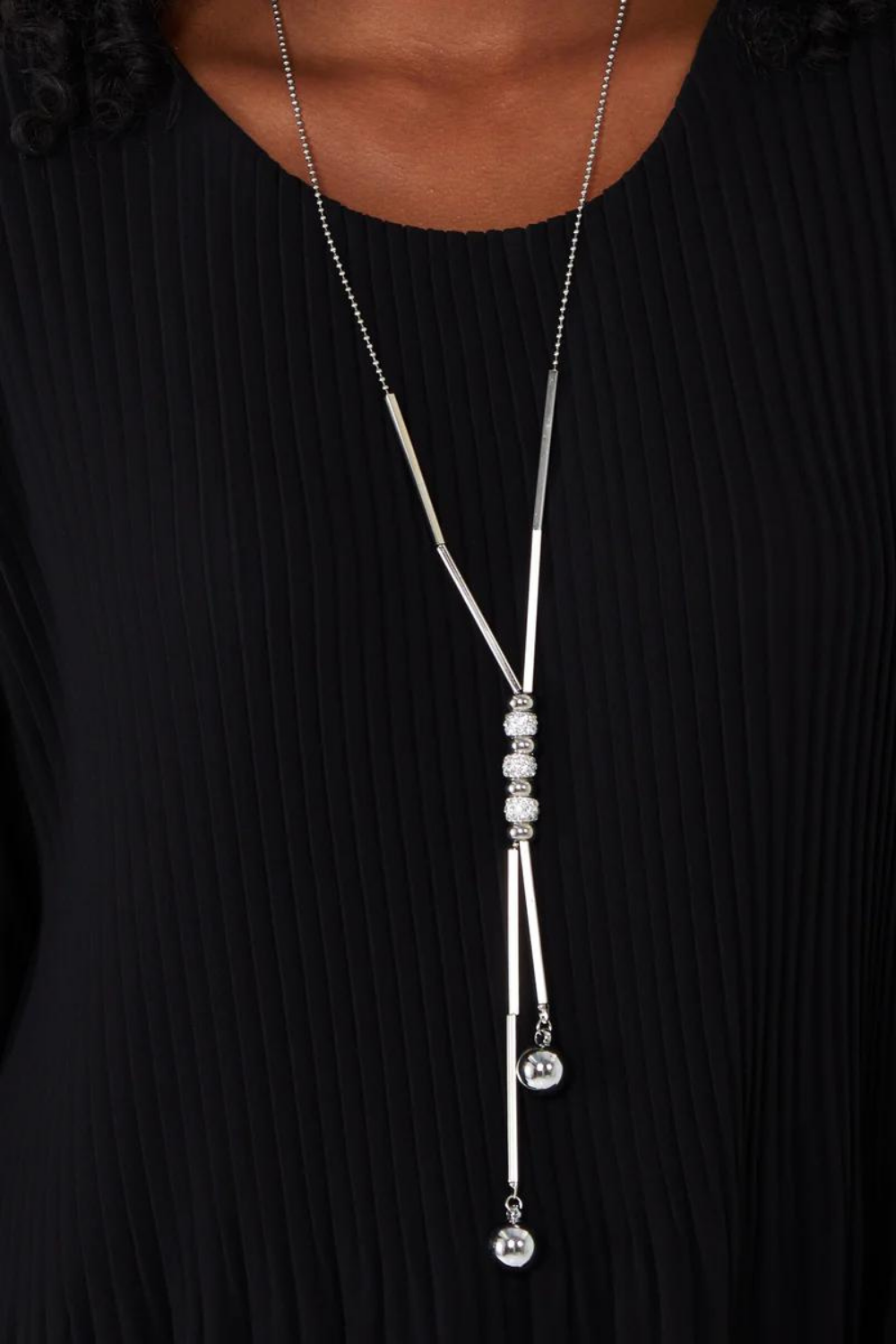 Oversized Long Sleeves Pleated Top with Tulle Details in Black with Necklace