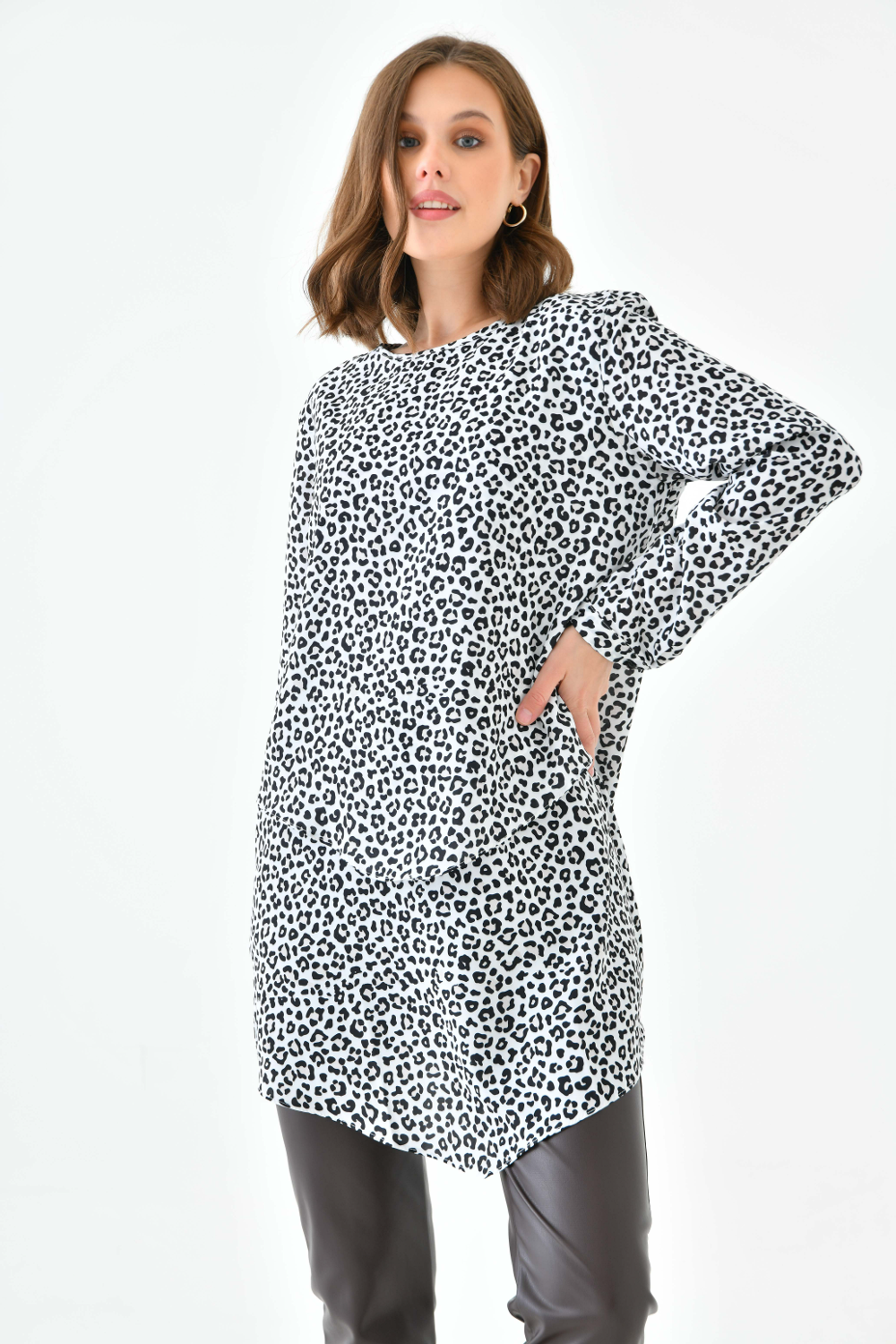 Oversized 3/4 Sleeves Crew Neck Layered Tunic with Leopard Print in Brown and White