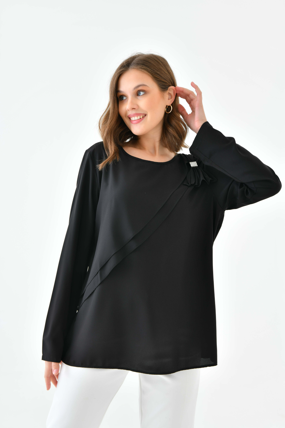 Oversized Long Sleeves Crew Neck Blouse Top with Pussy Bow Detail in Black