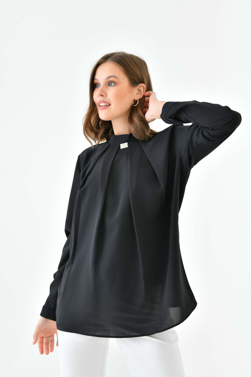 Oversized Long Sleeves Brooch Detailed Top in Black