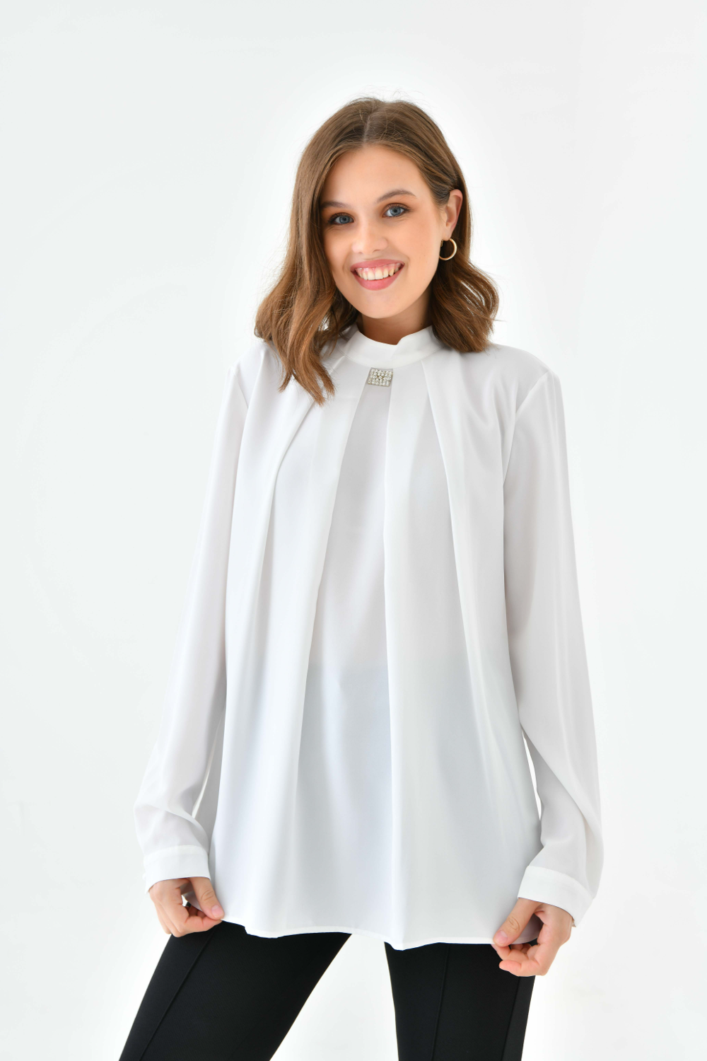 Oversized Long Sleeves Brooch Detailed Top in White