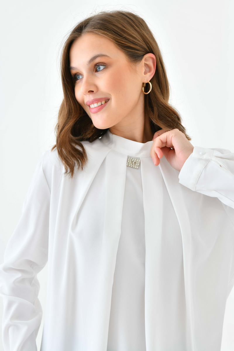 Oversized Long Sleeves Brooch Detailed Top in White