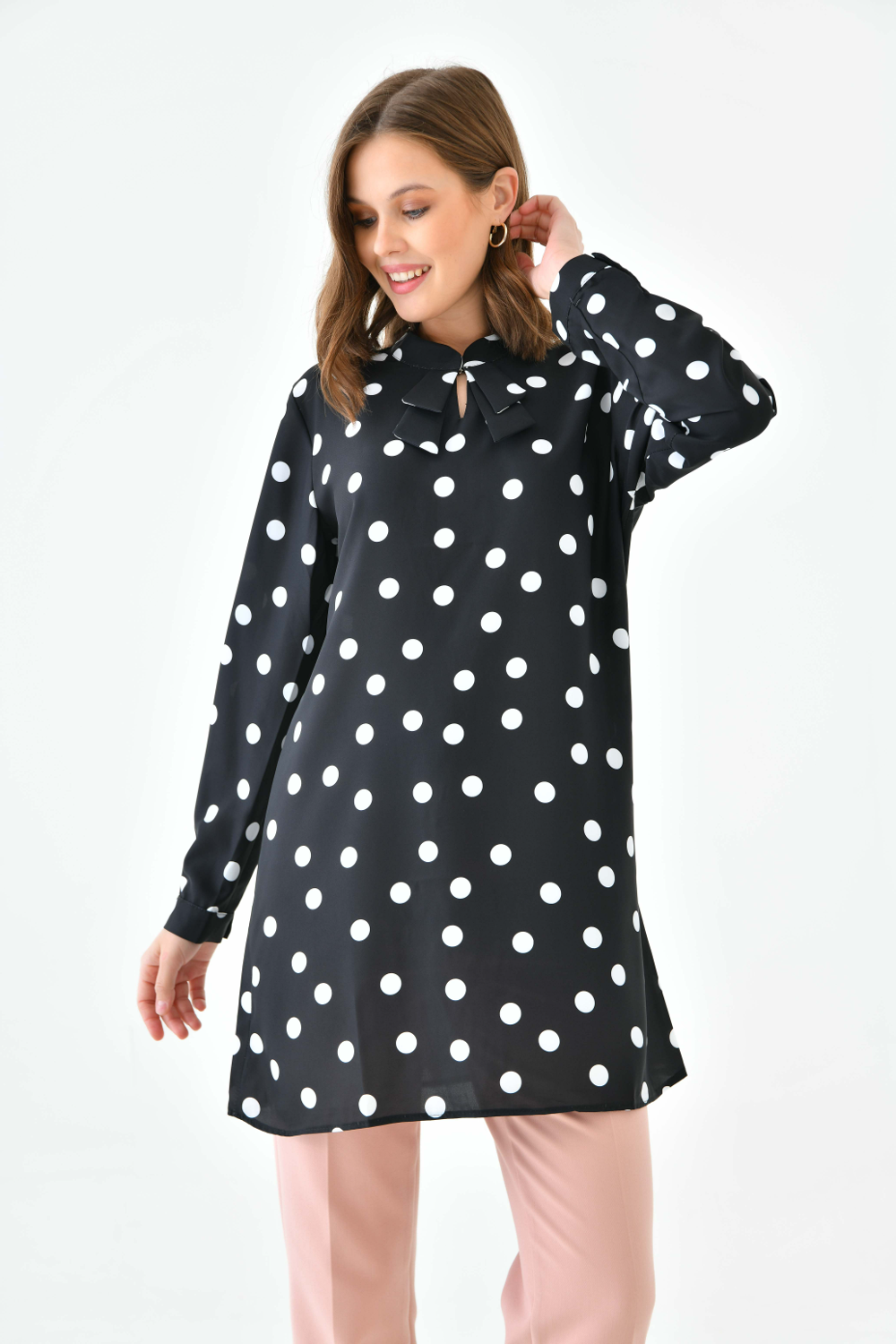 Oversized Long Sleeves Tunic Top with Collar Details in Polka Dot in Black and White