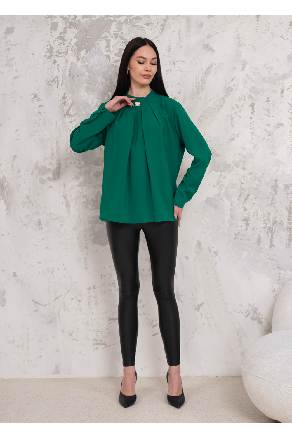Oversized Long Sleeves Brooch Detailed Blouse in Green