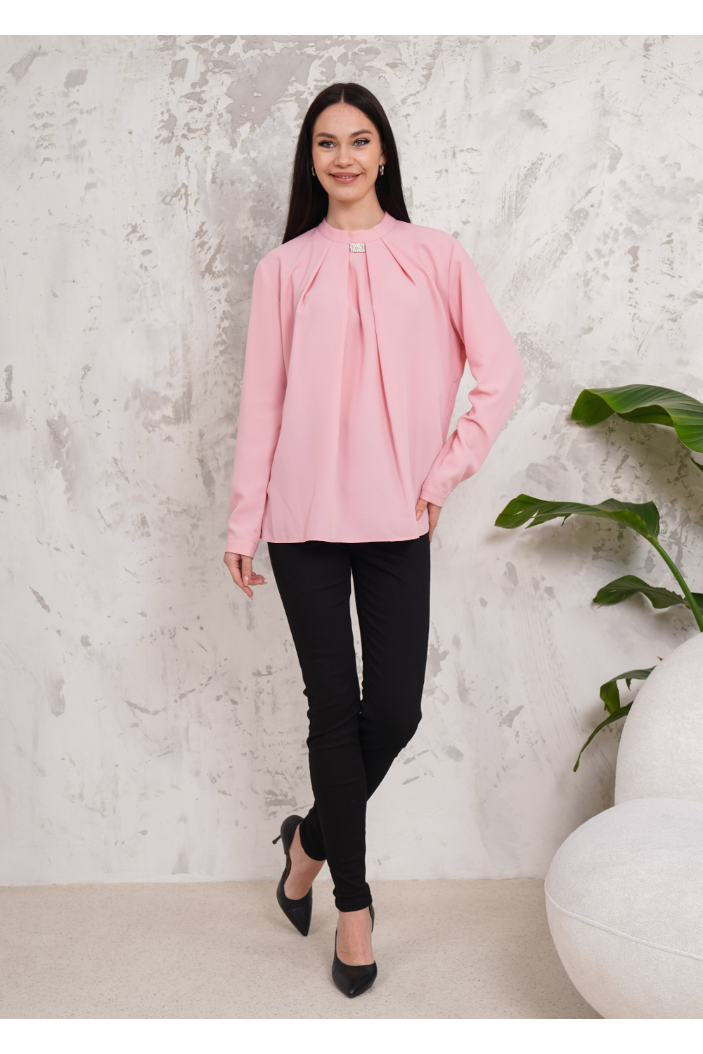 Oversized Long Sleeves Brooch Detailed Blouse in Pink