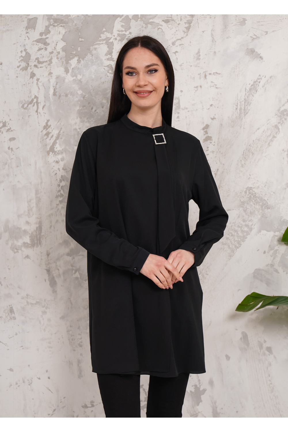 Relaxed Fit Long Sleeves Brooch Detailed Tunic in Black