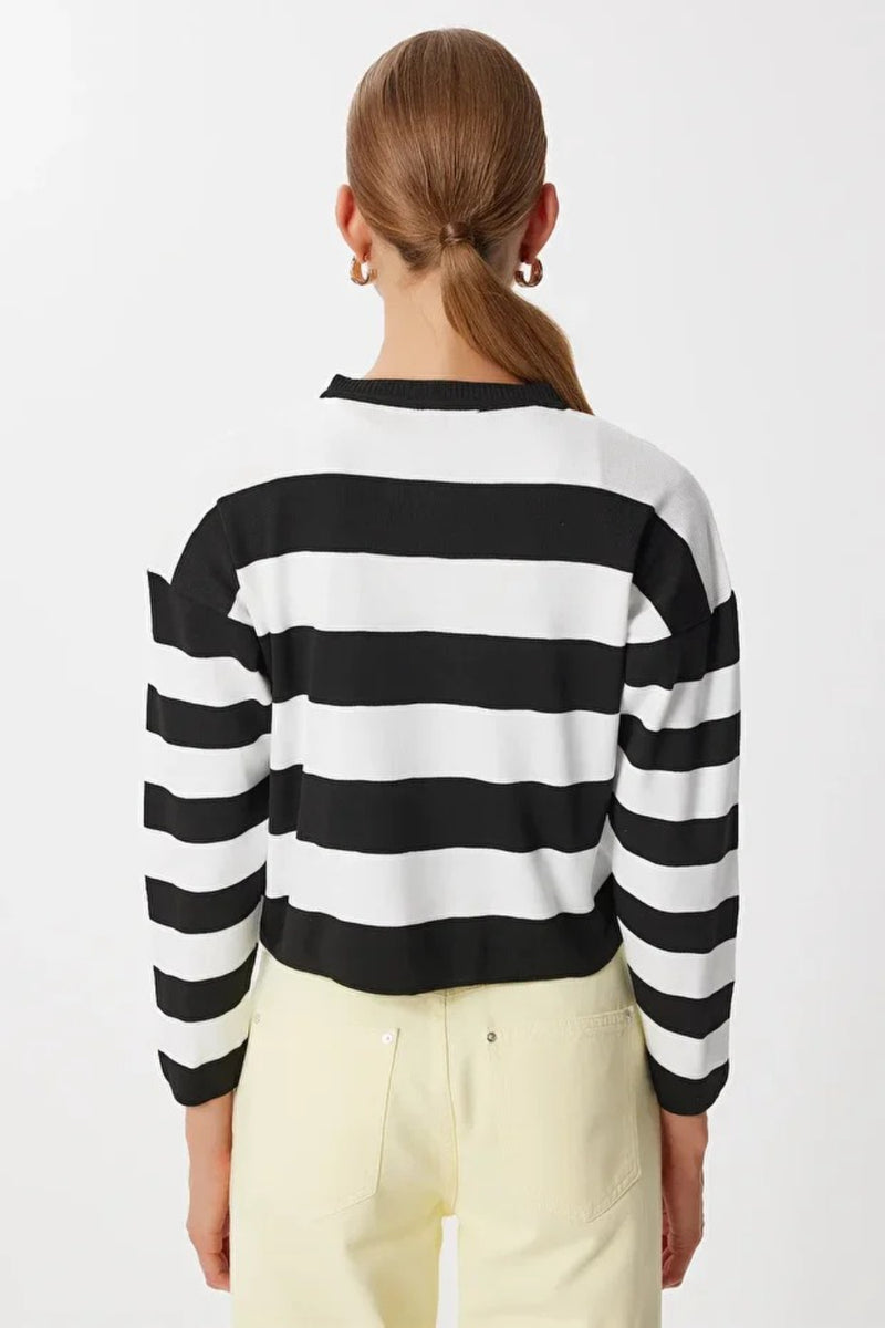 Buttoned Striped Knit Cardigan in Black and White