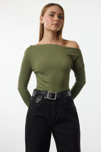 Plain Premium Soft Fabric Fitted Knit Blouse with Boat Neck