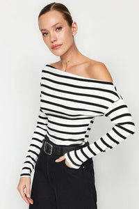 Plain Premium Soft Fabric Fitted Knit Blouse with Boat Neck