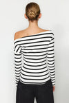 Plain Premium Soft Fabric Fitted Knit Blouse with Boat Neck