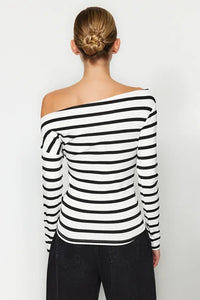 Plain Premium Soft Fabric Fitted Knit Blouse with Boat Neck