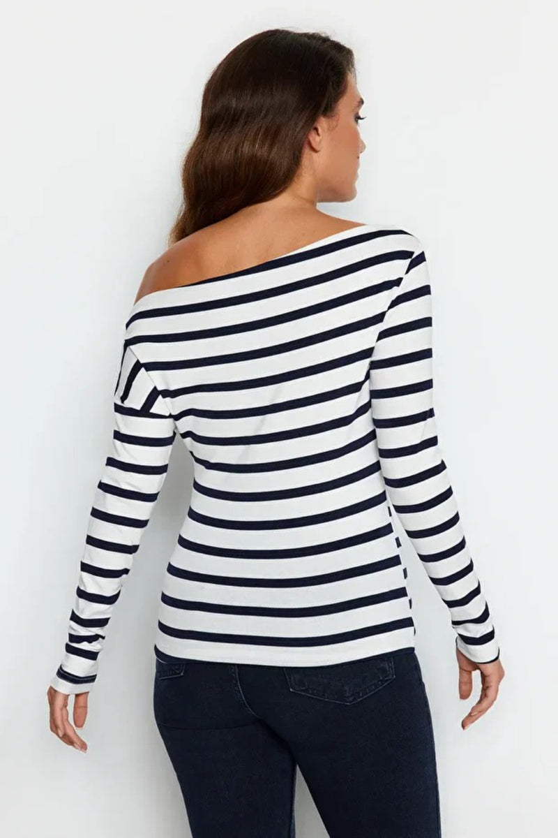 Plain Premium Soft Fabric Fitted Knit Blouse with Boat Neck