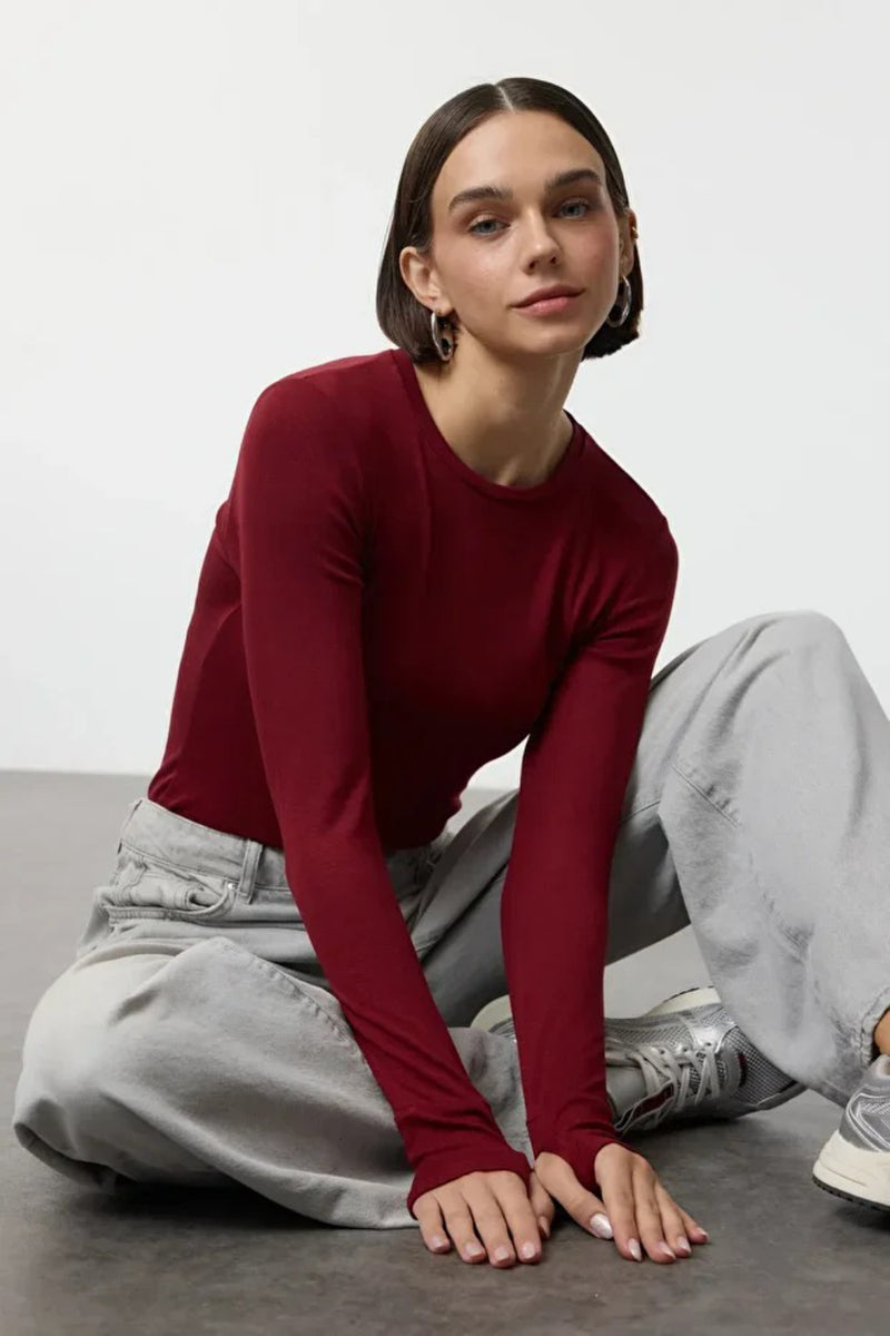 Viscose Soft Fabric Stretch Knit Blouse with Thumbhole Detail