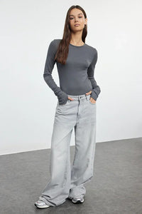 Viscose Soft Fabric Stretch Knit Blouse with Thumbhole Detail