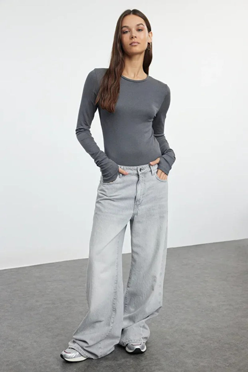 Viscose Soft Fabric Stretch Knit Blouse with Thumbhole Detail