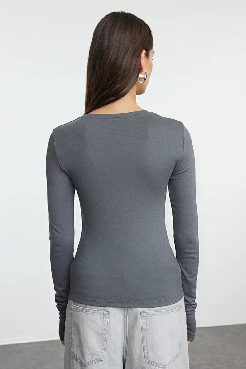 Viscose Soft Fabric Stretch Knit Blouse with Thumbhole Detail
