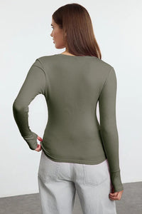 Viscose Soft Fabric Stretch Knit Blouse with Thumbhole Detail