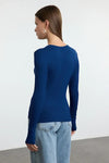Viscose Soft Fabric Stretch Knit Blouse with Thumbhole Detail