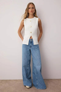 Crew Neck Knit Vest Blouse with Decorative Button Detail – Regular Length