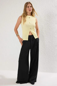 Crew Neck Knit Vest Blouse with Decorative Button Detail – Regular Length