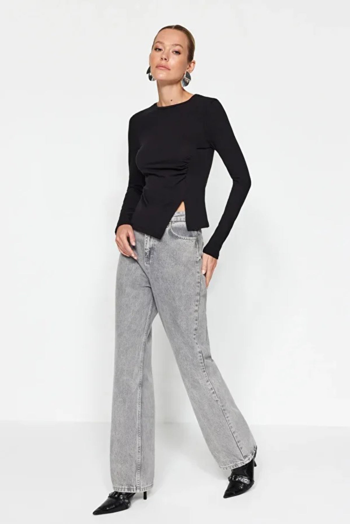 Single-Slit Detail Cotton Ruched Crew Neck Knit Blouse
