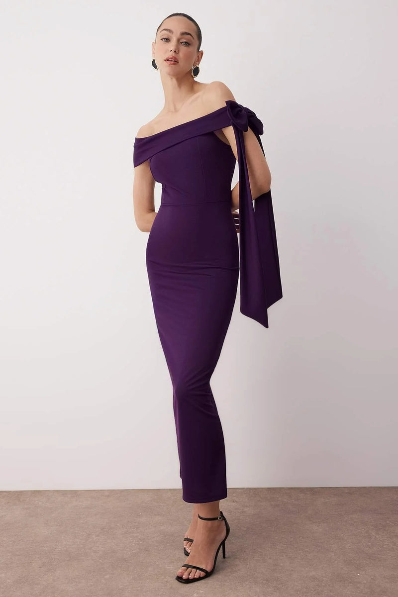 Elegant Fitted Knit Evening Dress with Shoulder Bow Detail