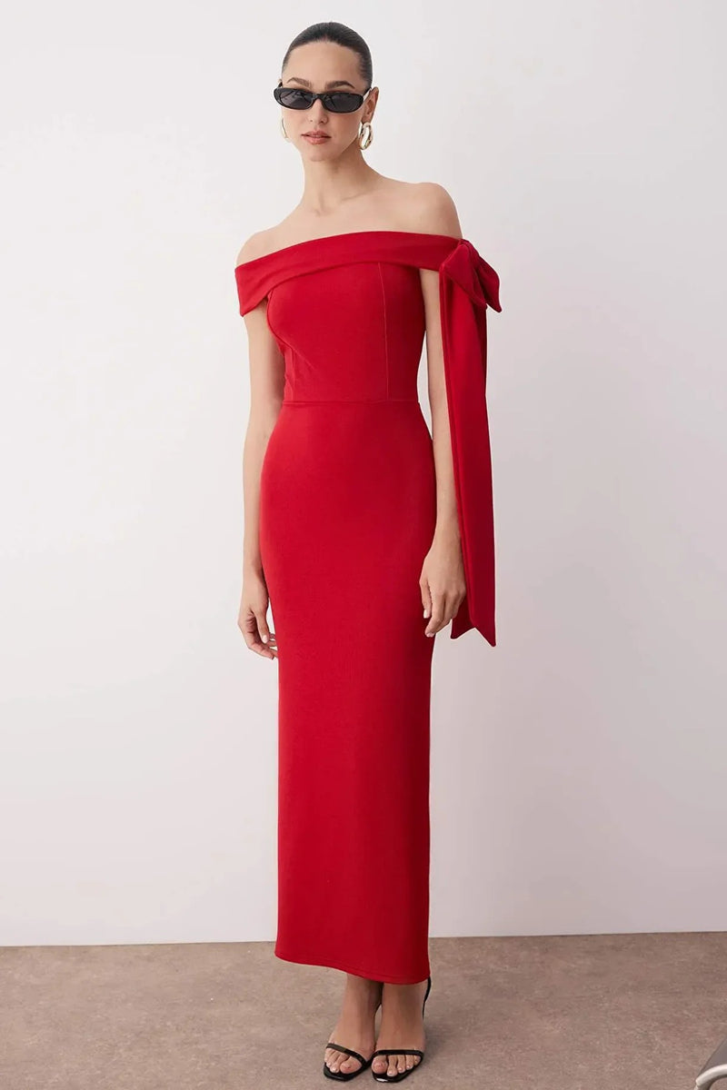 Elegant Fitted Knit Evening Dress with Shoulder Bow Detail