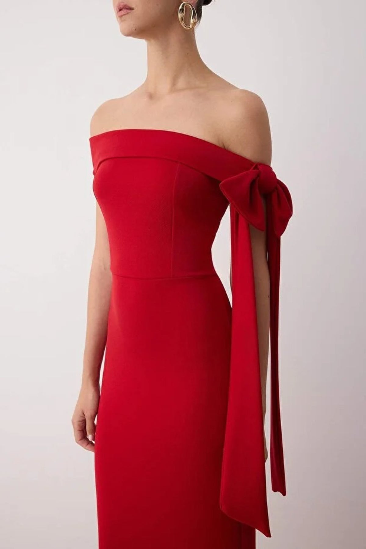 Elegant Fitted Knit Evening Dress with Shoulder Bow Detail