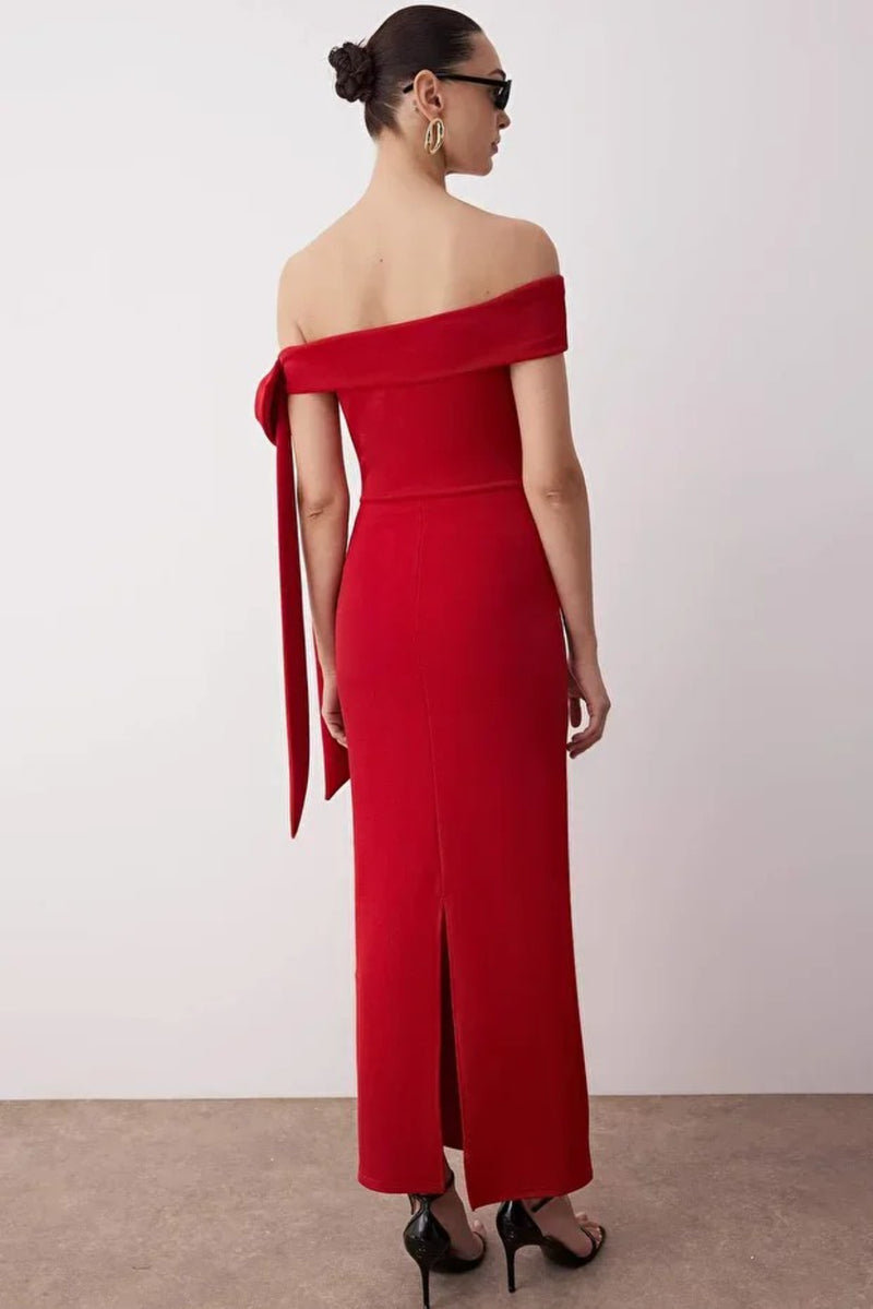 Elegant Fitted Knit Evening Dress with Shoulder Bow Detail