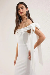 Elegant Fitted Knit Evening Dress with Shoulder Bow Detail