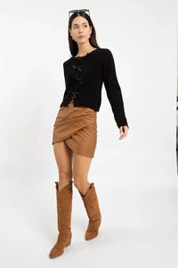 Bow Slim-Fit Zigzag Knit Sweater with Bow – Black
