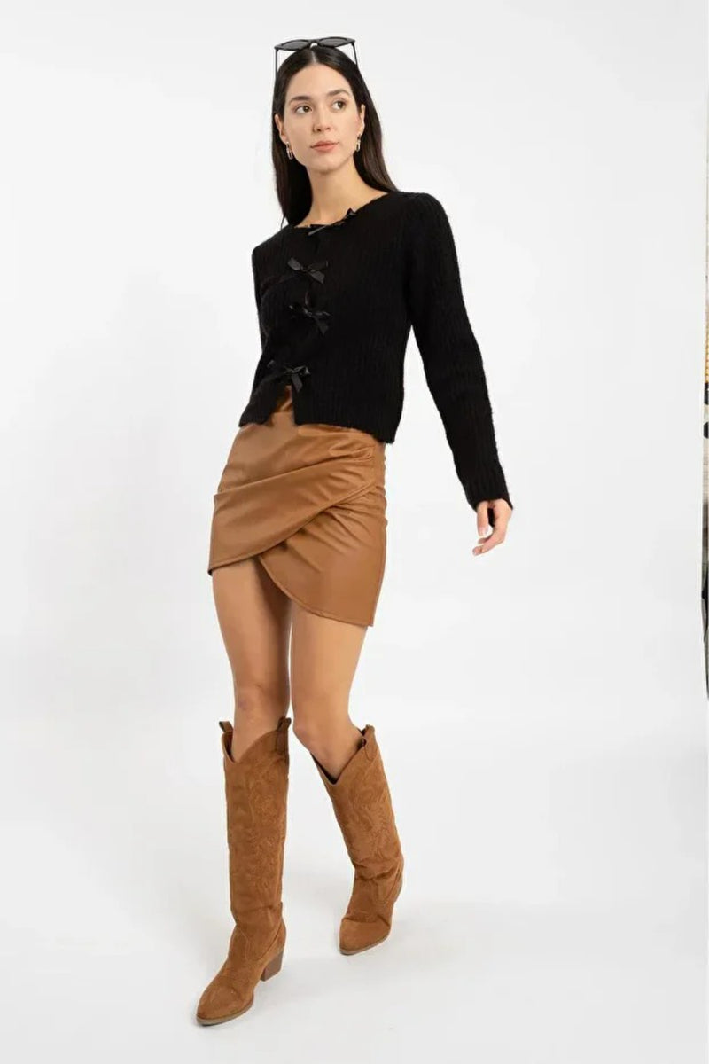 Bow Slim-Fit Zigzag Knit Sweater with Bow – Black