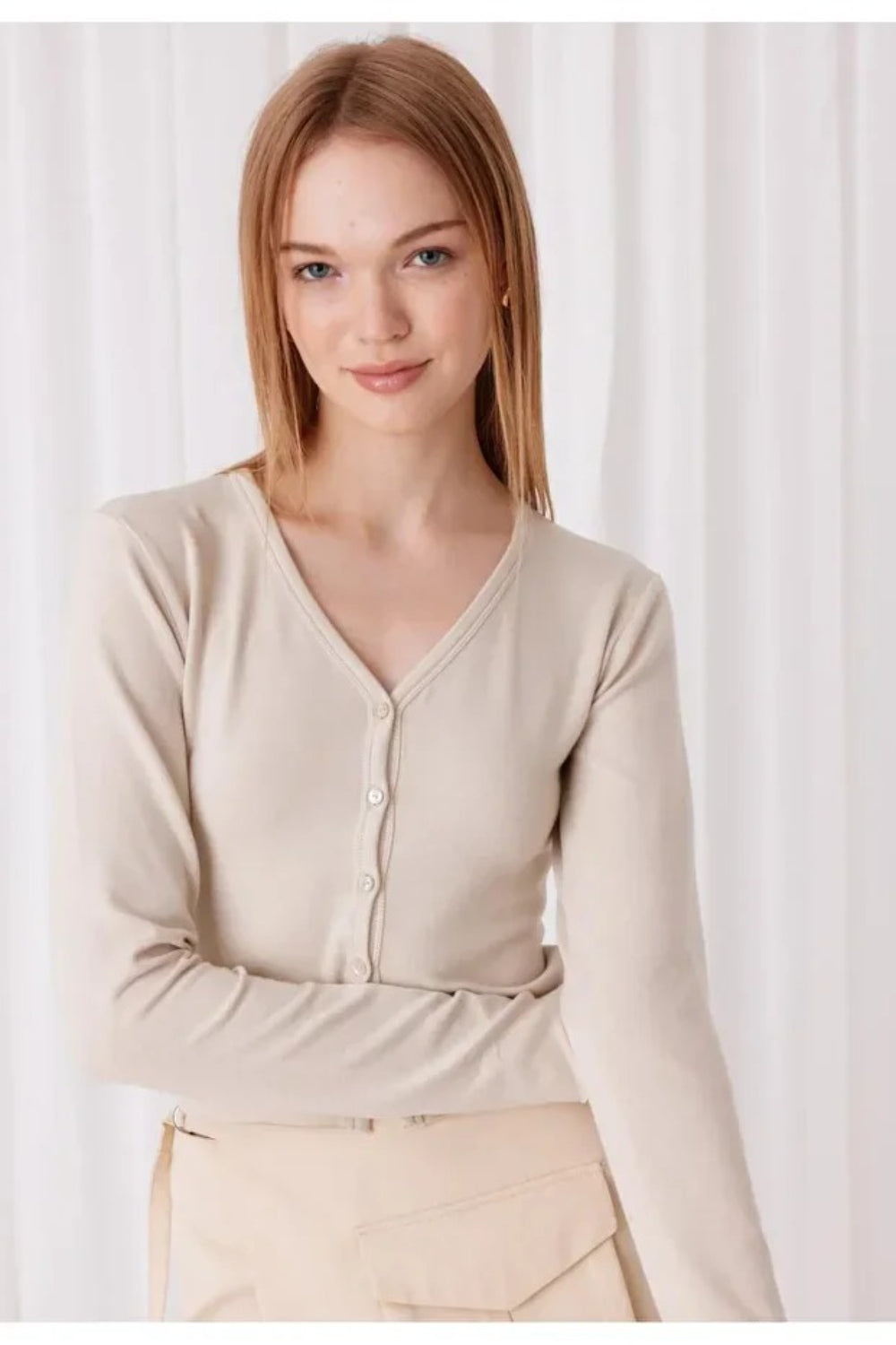 Buttoned Soft Crop Cardigan with Raw-Edge Hem