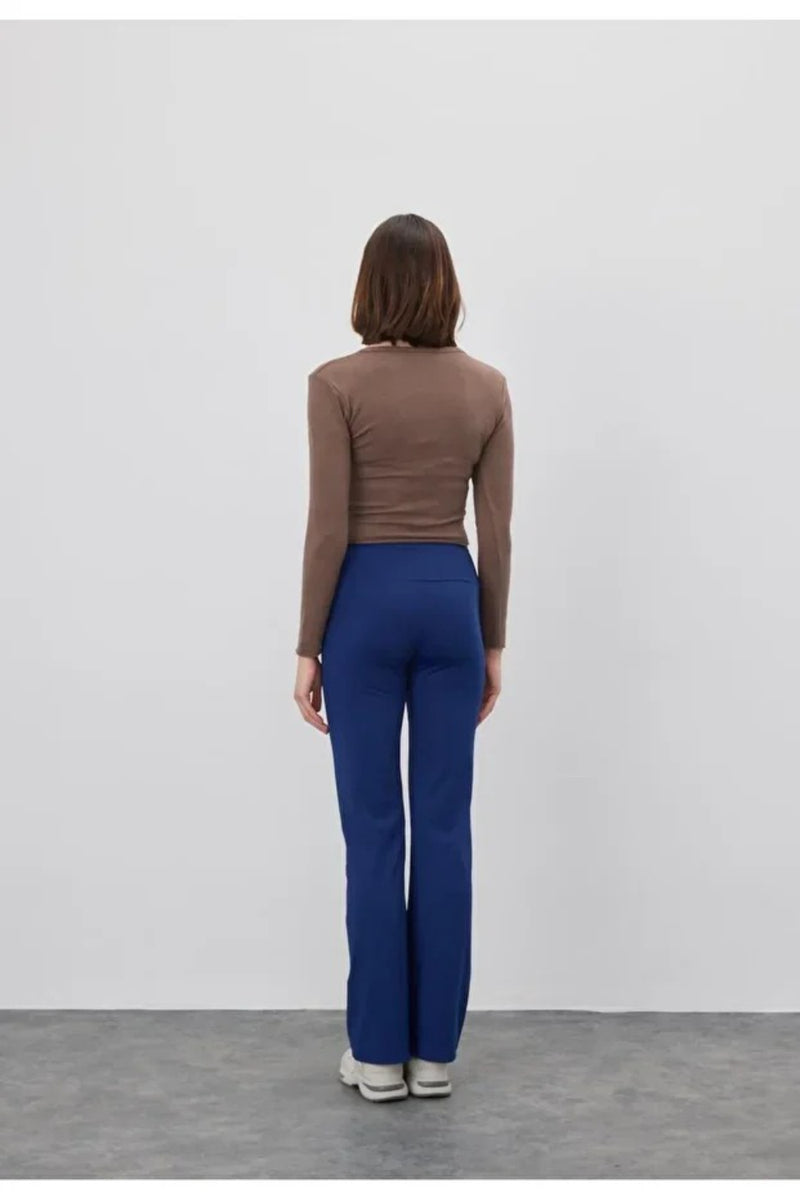Buttoned Soft Crop Cardigan with Raw-Edge Hem