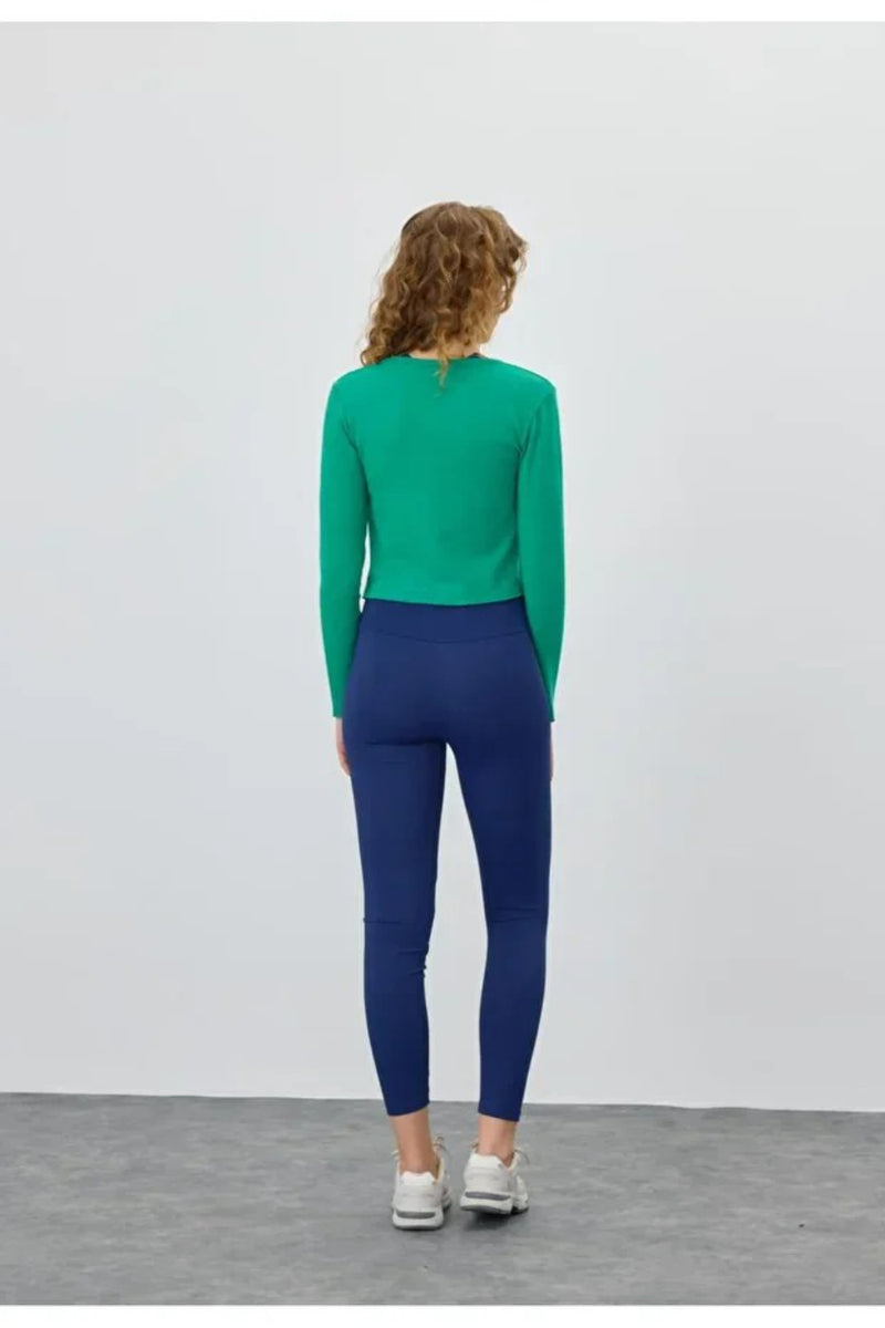 Buttoned Soft Crop Cardigan with Raw-Edge Hem