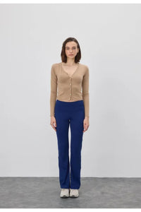 Buttoned Soft Crop Cardigan with Raw-Edge Hem
