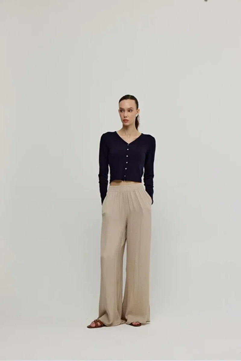 Buttoned Soft Crop Cardigan with Raw-Edge Hem