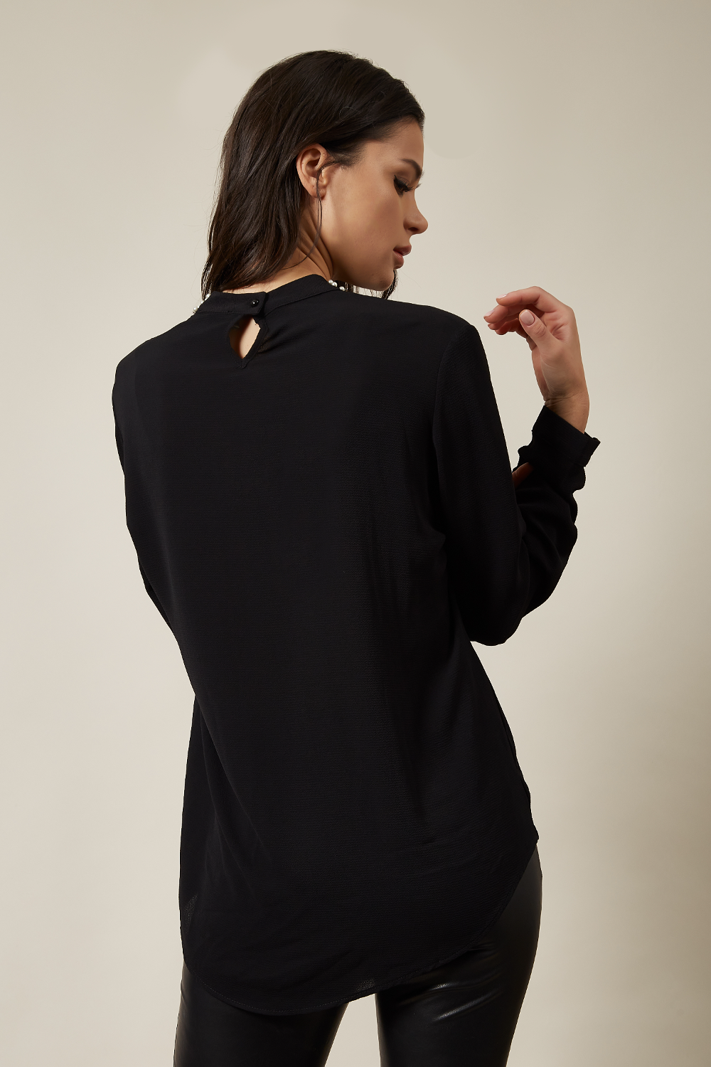 Long Sleeves Oversized Top with Pearl Detail Collar In Black